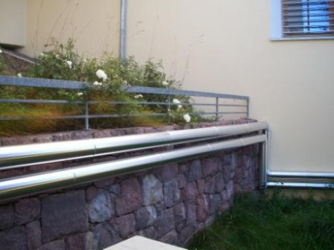 tubi di collegamento alla sottostazione dell\'edificio adiacente