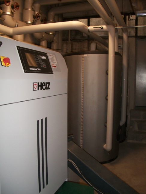 caldaia a pellet Herz 200 kW con accumulatori di calore caldaia a pellet Herz 200 kW con accumulatori di calore