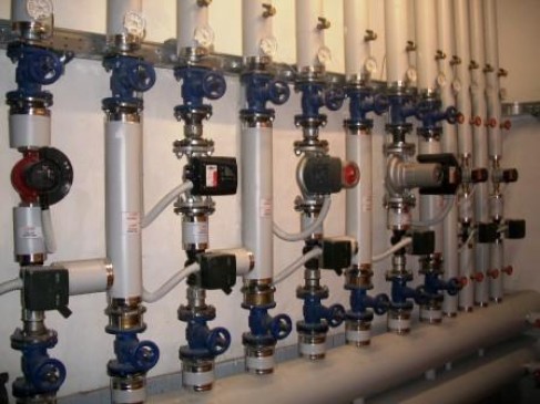 Nuovo collettore per circuiti di riscaldamento compreso pompe e miscelatori